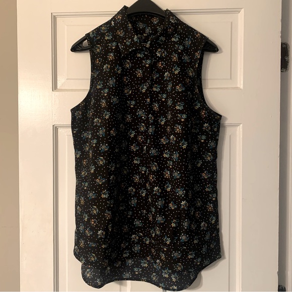 CAbi Whimsy Floral Black Sleeveless Collared Blouse Top Style 3440 Size Medium - Picture 6 of 10